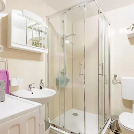 New Mara With Free Parking شقة